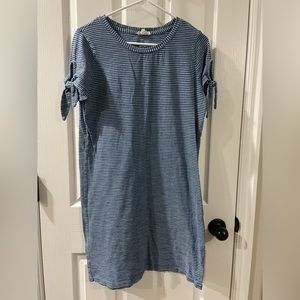 Jane and Delancey // short sleeve blue and white dress - tie sleeves